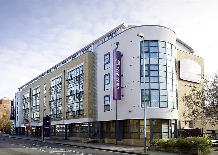 Cheap Hotels in Brentford