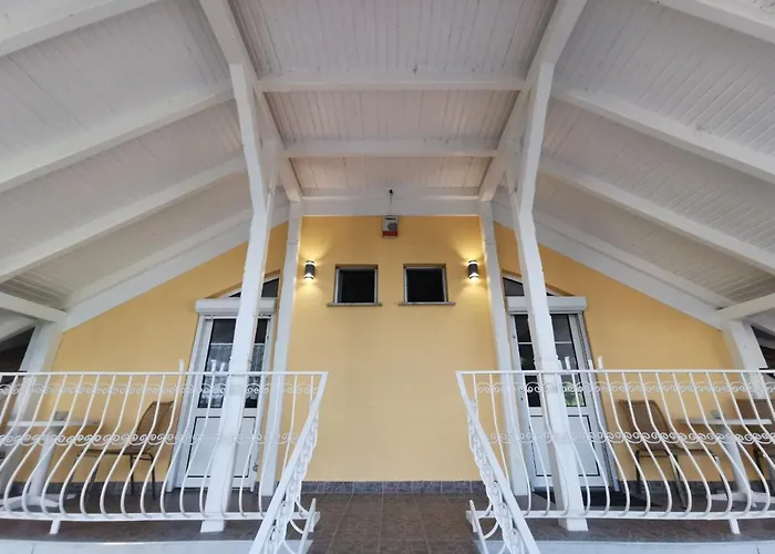 Guest Houses in Zamardi