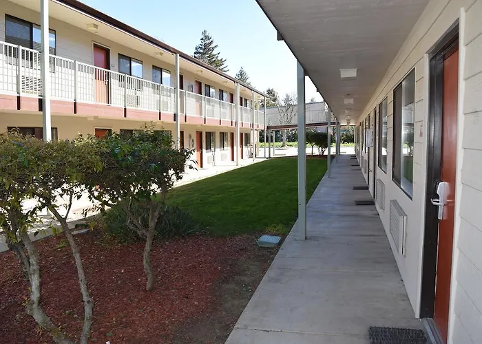 Motels in Woodland