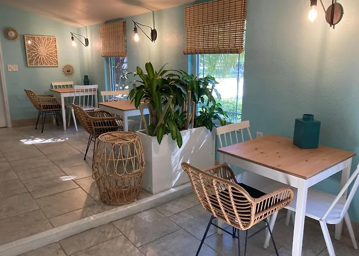 Cheap Hotels in Palm Harbor