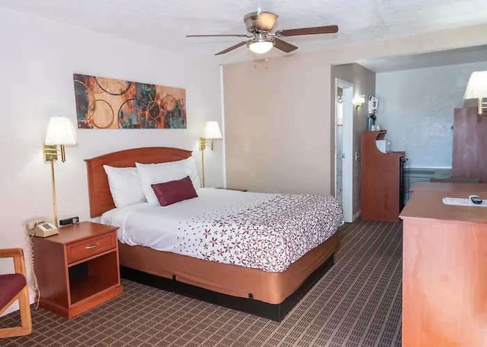 Motels in Carlin