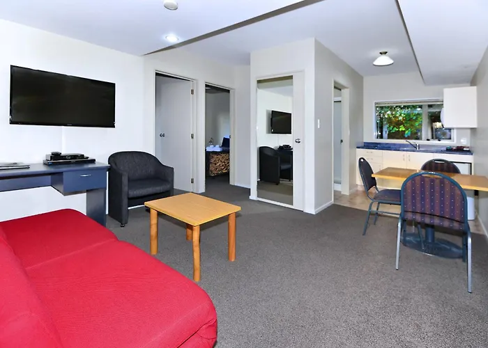 Motels in Addington