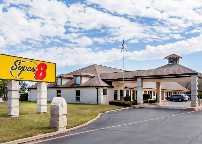 Motels in Cleburne