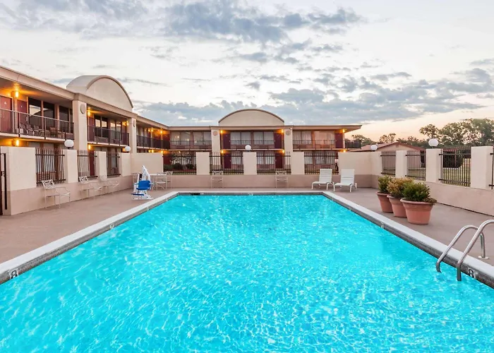 Cheap Hotels in Hillsboro
