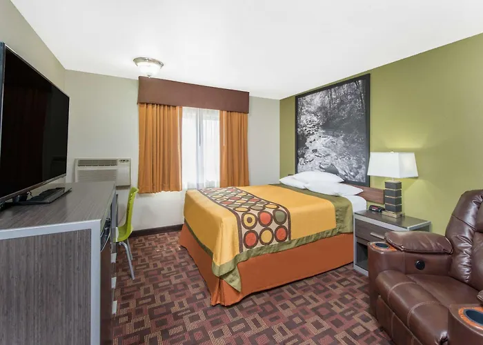 Motels in Monroe City
