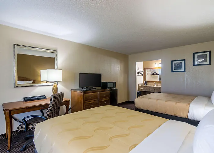 Motels in Shawnee