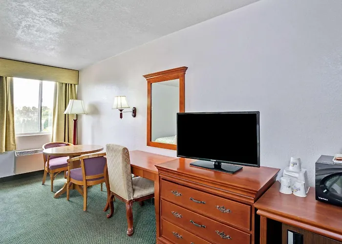Cheap Hotels in Fullerton