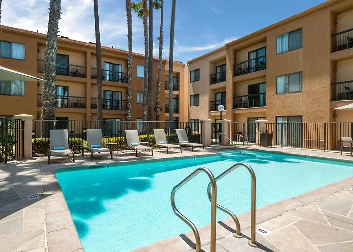 Cheap Hotels in Fountain Valley
