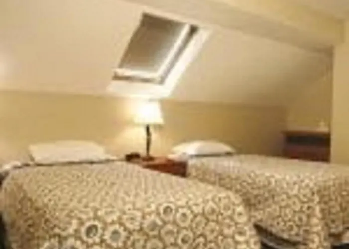 Motels in Raymond