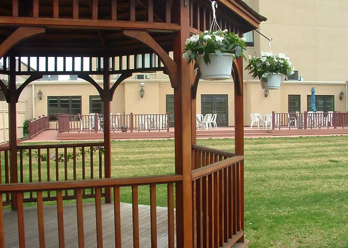 Cheap Hotels in Dedham