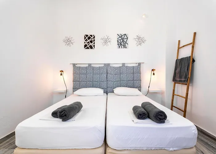 Hostels in Adamantas (Milos)