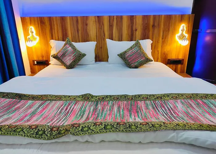 Hostels in Benares