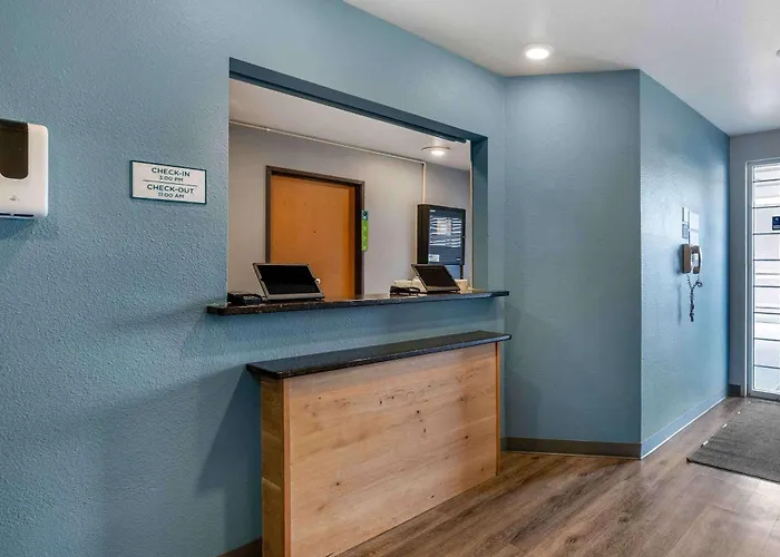 Cheap Hotels in Avon