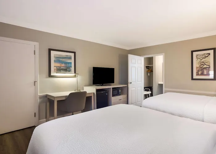 Motels in Edisto Island