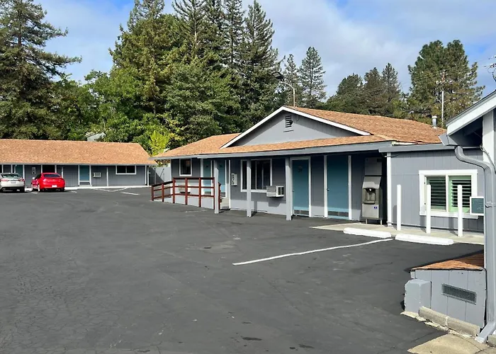 Motels in Willits