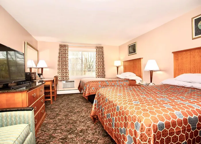 Motels in Brewerton