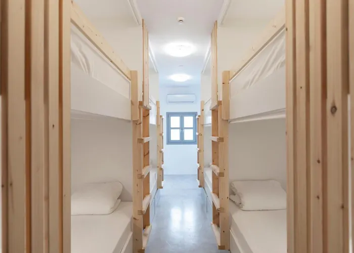 Hostels in Fira (Santorini)