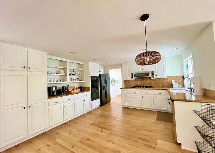 Guest Houses in Thousand Oaks