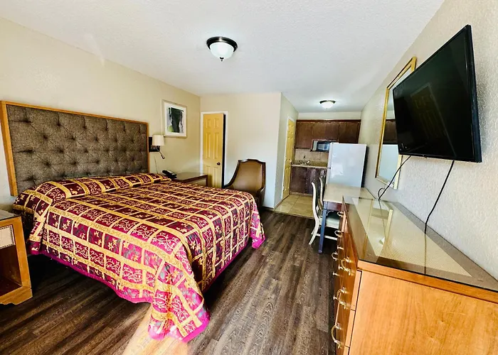 Motels in Hitchcock