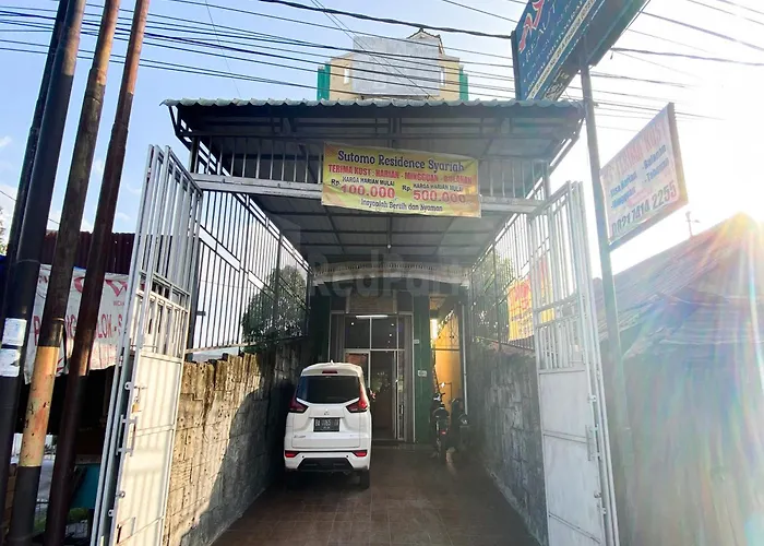 Cheap Hotels in Padang (Sumatra)