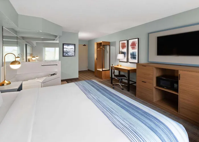 Motels in Monticello