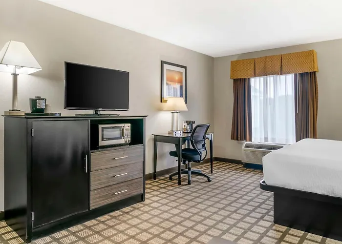 Cheap Hotels in Grand Haven