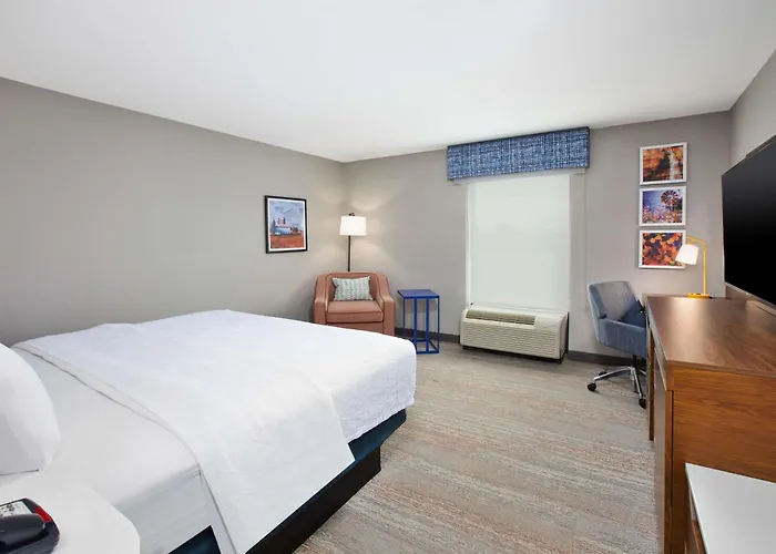 Motels in Clinton