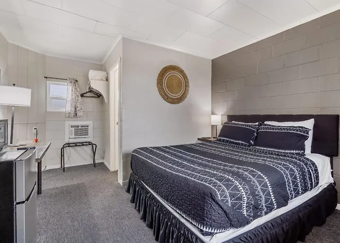 Motels in Colville