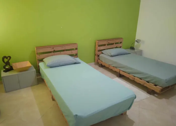 Hostels in Portela