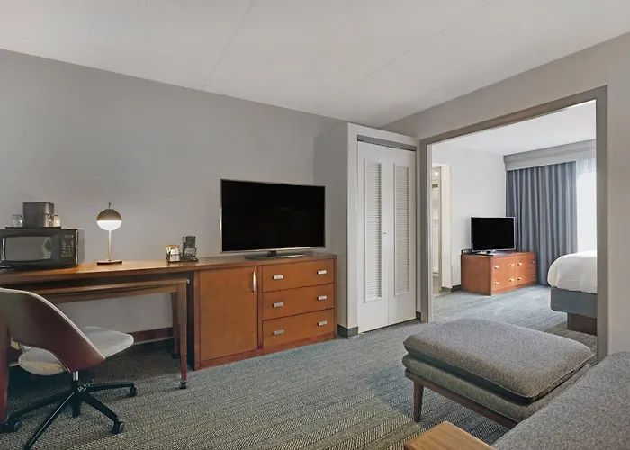 Cheap Hotels in Elmhurst