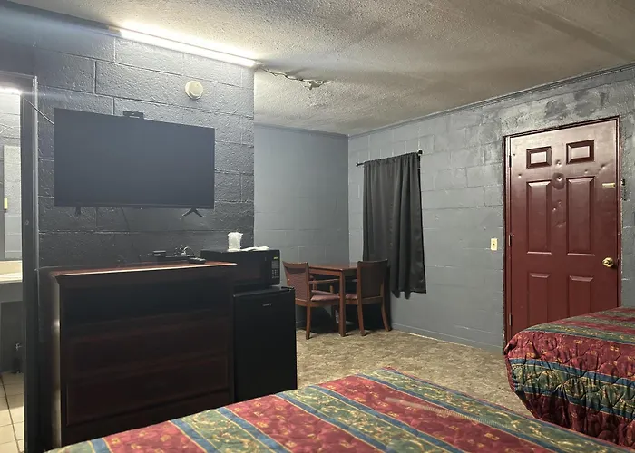 Motels in Mineola