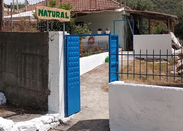 Hostels in Himare