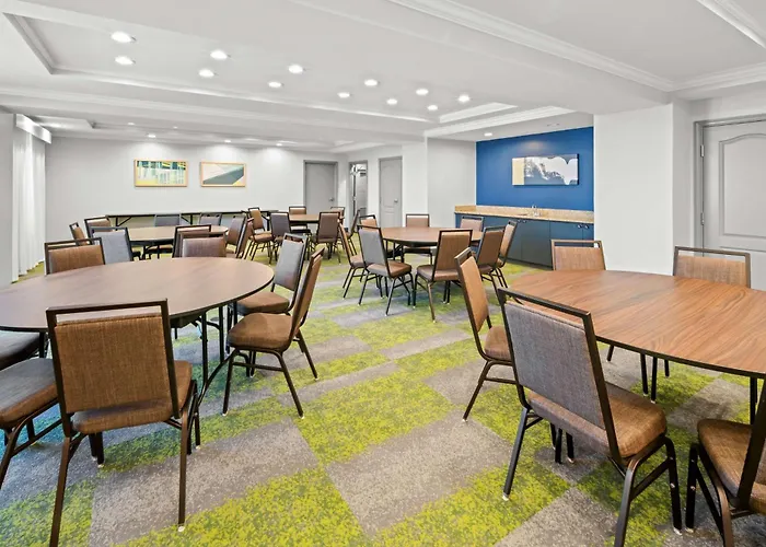 Cheap Hotels in Woodbridge