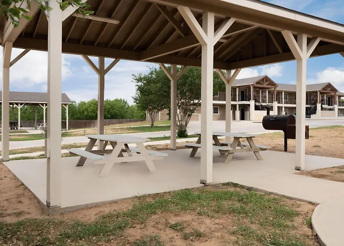 Cheap Hotels in Carrizo Springs
