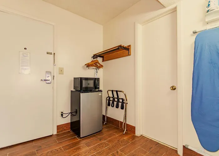 Motels in Cleveland Heights