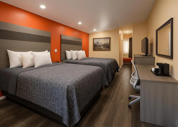 Motels in Rose City