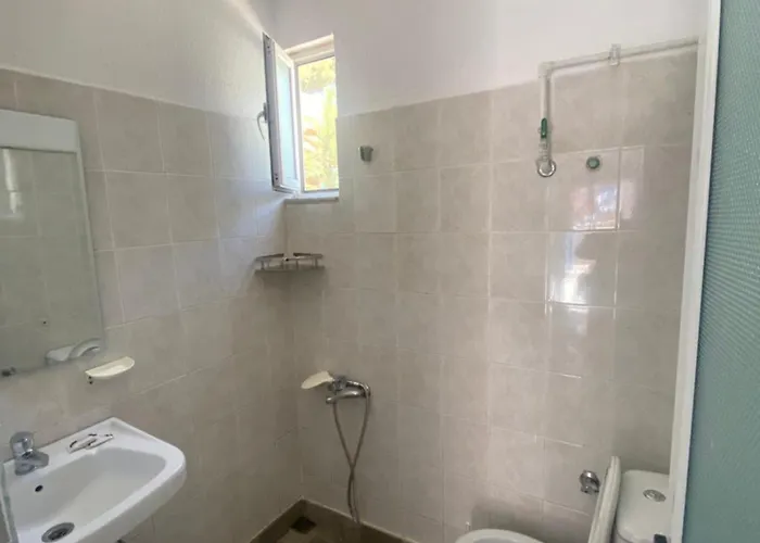 Hostels in Dhermi