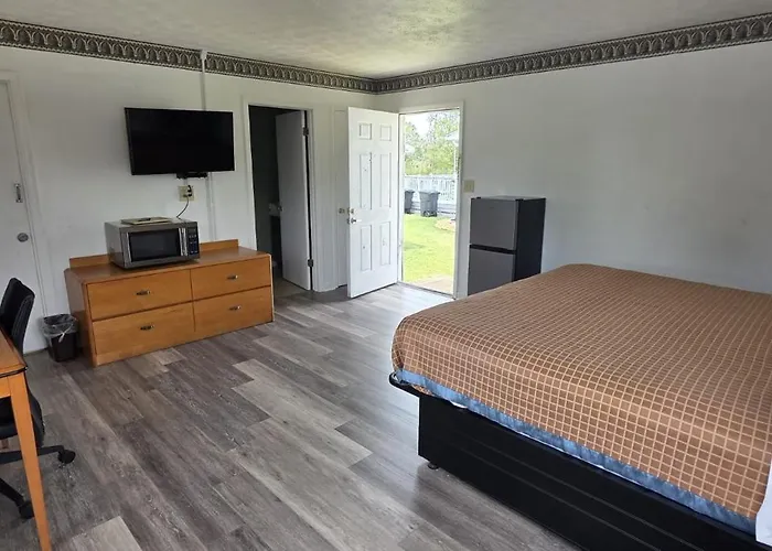 Motels in Pine Mountain (Harris County)