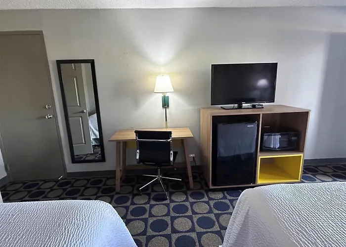 Cheap Hotels in Byron