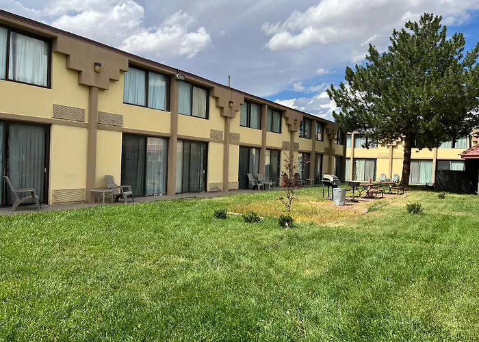 Motels in Farmington