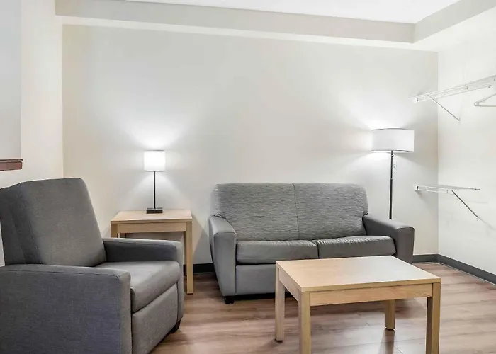 Cheap Hotels in Melville