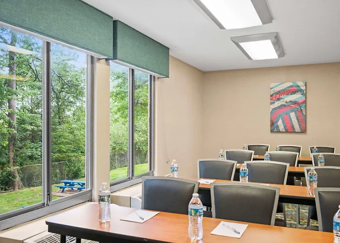 Cheap Hotels in Mentor-on-the-Lake