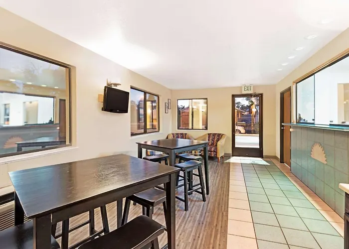 Cheap Hotels in Espanola