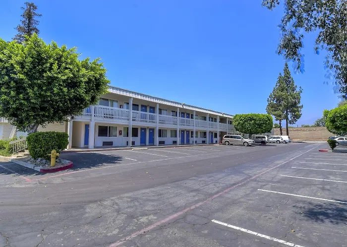 Cheap Hotels in Claremont