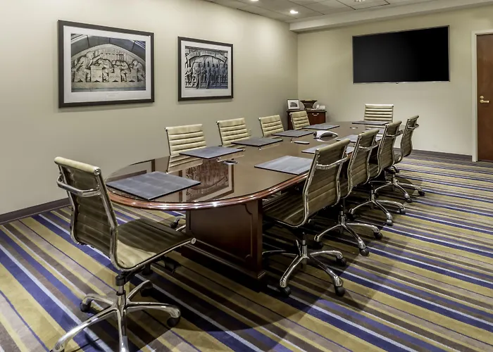 Cheap Hotels in Plainville