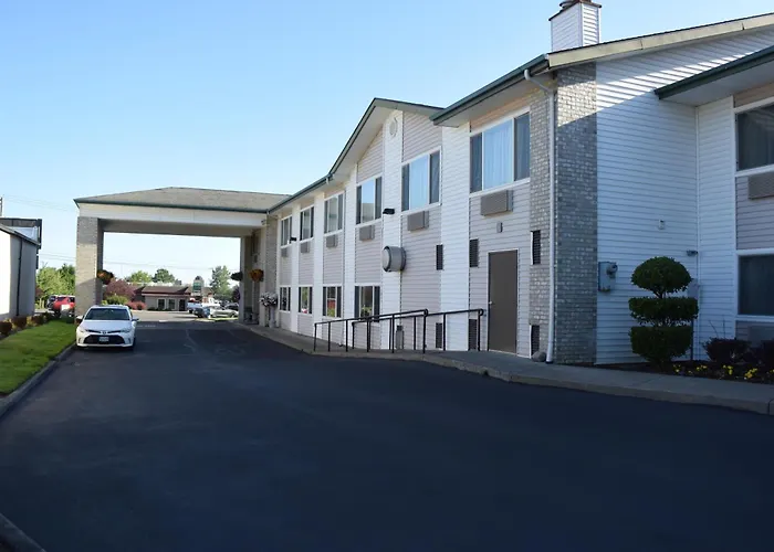 Cheap Hotels in Newberg