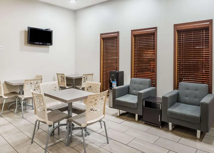 Motels in Eminence