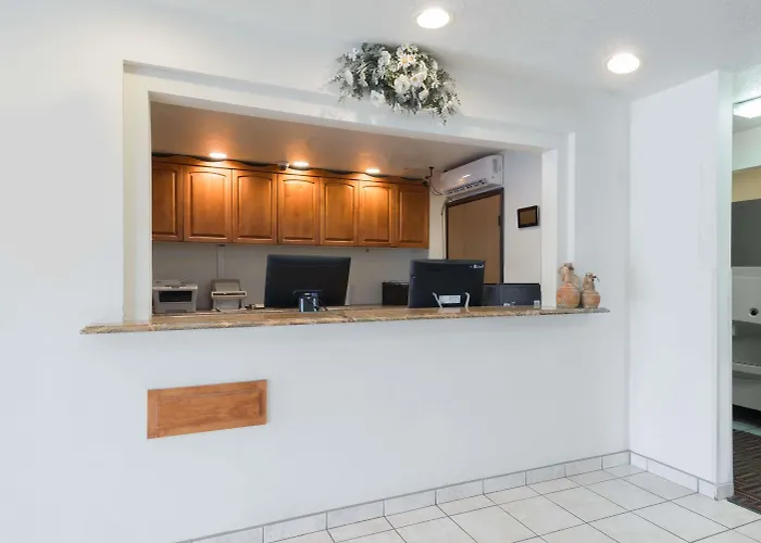 Cheap Hotels in Bernalillo