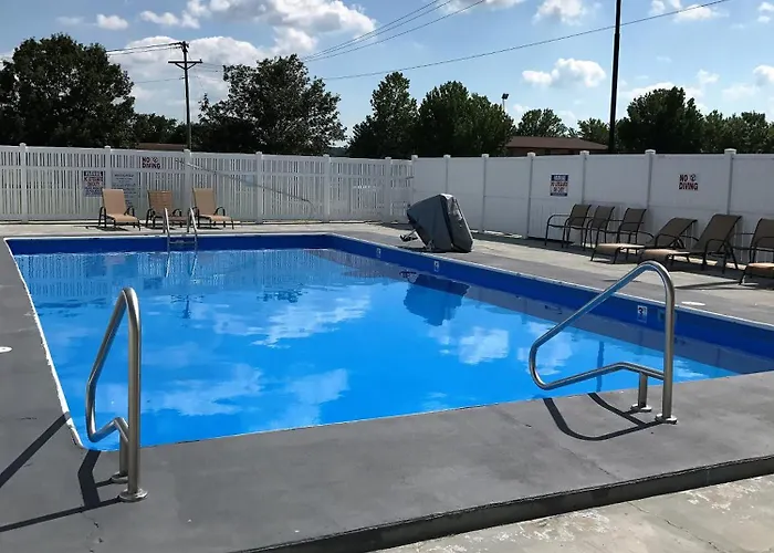 Motels in Dexter