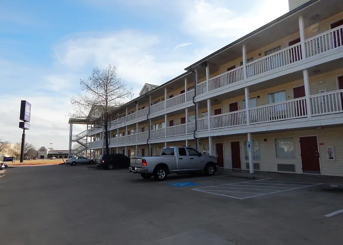 Motels in Lewisville